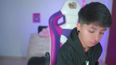 Snapshot of tommy_blue1 chatting on 09.19.25 Blue online show from 09.19.25