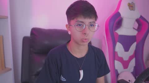 Snapshot of tommy_blue1 chatting on 10.11.25 Blue online show from 10.11.25