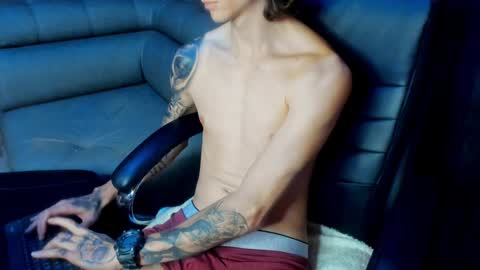 Snapshot of tommy_slater chatting on 01.09.25 Tommy Slater online show from 01.09.25