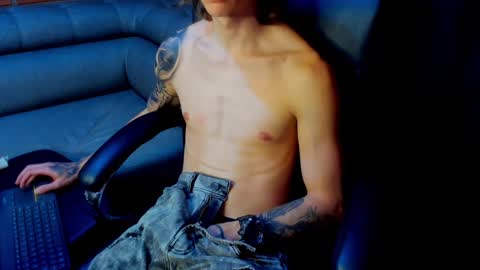 Snapshot of tommy_slater chatting on 01.21.25 Tommy Slater online show from 01.21.25