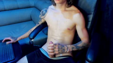 Snapshot of tommy_slater chatting on 01.24.25 Tommy Slater online show from 01.24.25