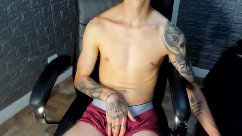 Snapshot of tommy_slater chatting on 11.04.25 Tommy Slater online show from 11.04.25