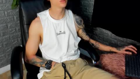 Snapshot of tommy_slater chatting on 11.12.25 Tommy Slater online show from 11.12.25