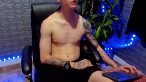 Snapshot of tommy_slater chatting on 02.11.26 Tommy Slater online show from 02.11.26