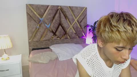 Snapshot of tommyfoxboy chatting on 12.09.24 Tommy Foxboy online show from 12.09.24