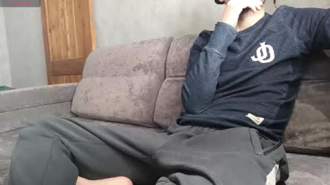 Snapshot of tommyshe1by chatting on 09.18.25 tommyshe1by online show from 09.18.25