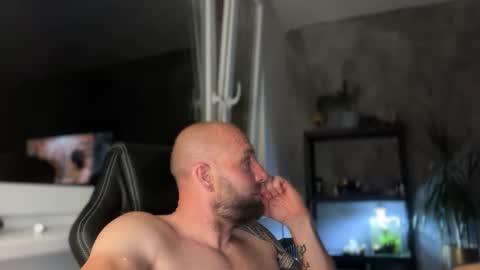 Snapshot of tommyx01 chatting on 06.05.26 Thomas Fit online show from 06.05.26