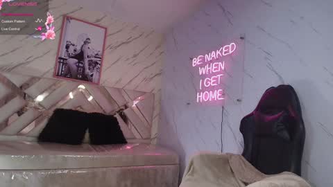 Snapshot of tomoe_b chatting on 01.30.25 leyla online show from 01.30.25