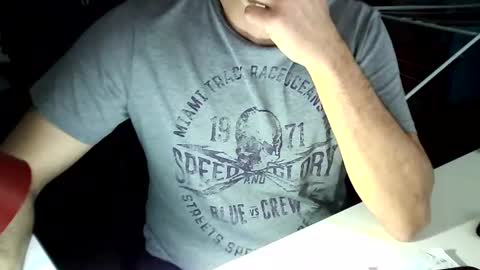 Snapshot of tomtom02029 chatting on 01.12.25 Tom online show from 01.12.25