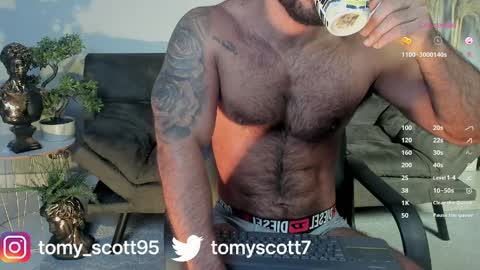 tomy_scott6 online show from 04.10.26