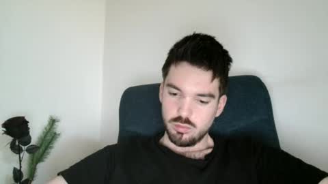 Snapshot of tomylind chatting on 04.25.26 Onlyfans - Tomylind keep you in touch there online show from 04.25.26