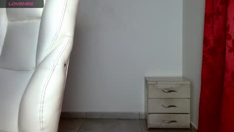 Snapshot of tonibelmont chatting on 01.06.25 TONI BELMONT online show from 01.06.25