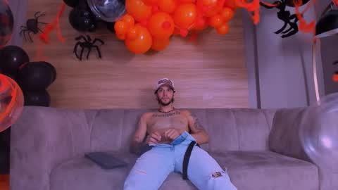 Snapshot of tonny__08 chatting on 10.31.25 Tonny online show from 10.31.25