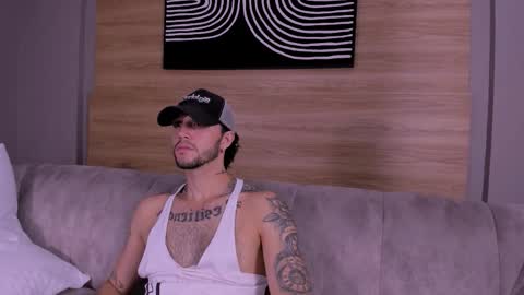 Snapshot of tonny__08 chatting on 11.08.25 Tonny online show from 11.08.25