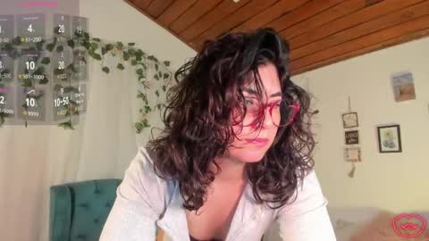 Snapshot of tori_just chatting on 06.01.26 tori_just online show from 06.01.26