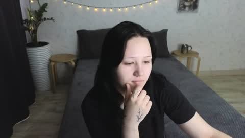 Snapshot of tori_sweet_tori chatting on 06.23.26 Tori online show from 06.23.26