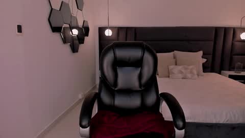 Tori Cross online show from 03.10.25