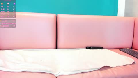 Snapshot of torimonroe_ chatting on 12.21.24 Tori online show from 12.21.24