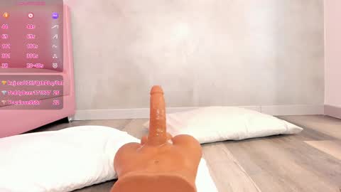 Snapshot of torimonroe_ chatting on 02.21.25 Tori online show from 02.21.25