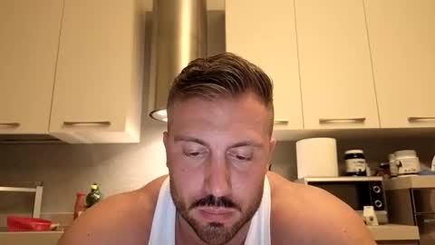 Snapshot of toro_arrapato chatting on 05.18.26 toro_arrapato online show from 05.18.26