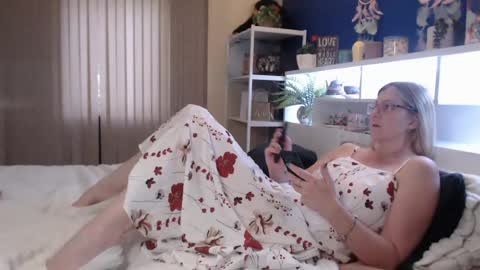 Snapshot of total_aussie_milfs chatting on 06.09.26 Milly online show from 06.09.26