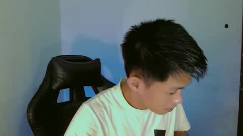 Snapshot of touch_of_alison chatting on 10.20.25 Alison online show from 10.20.25