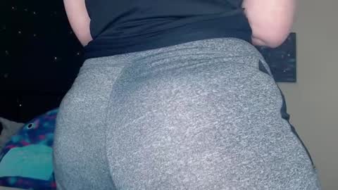 Snapshot of toxiclilly chatting on 12.13.24 Lilly Miss Mistress Goddess Maam Queen Boss online show from 12.13.24