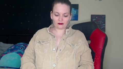 Snapshot of toxiclilly chatting on 01.01.25 Lilly Miss Mistress Goddess Maam Queen Boss online show from 01.01.25