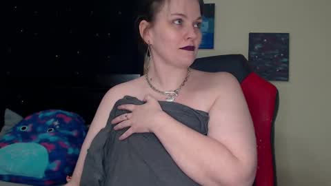 Snapshot of toxiclilly chatting on 01.03.25 Lilly Miss Mistress Goddess Maam Queen Boss online show from 01.03.25