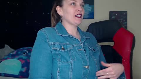 Snapshot of toxiclilly chatting on 01.06.25 Lilly Miss Mistress Goddess Maam Queen Boss online show from 01.06.25