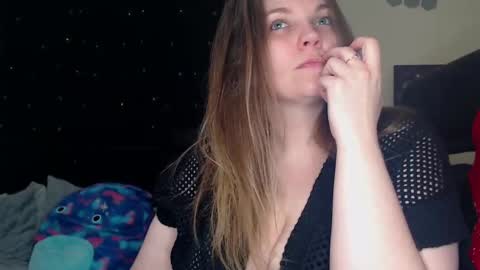 Snapshot of toxiclilly chatting on 03.08.25 Lilly Miss Mistress Goddess Maam Queen Boss online show from 03.08.25