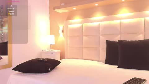 Snapshot of tracydaviss chatting on 09.28.25 Tracy online show from 09.28.25