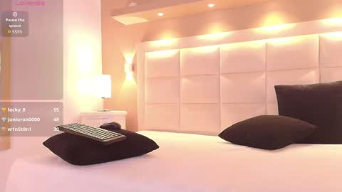 Snapshot of tracydaviss chatting on 09.29.25 Tracy online show from 09.29.25