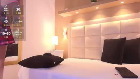 Snapshot of tracydaviss chatting on 10.03.25 Tracy online show from 10.03.25