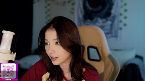 Snapshot of traharaaa chatting on 09.22.25 Ariana and Erik online show from 09.22.25