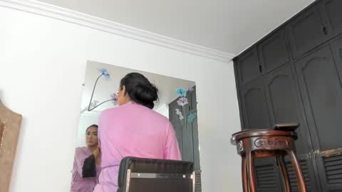 Juliana Giiraldo  online show from 10.05.25