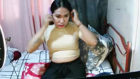 transhottie28 online show from 11.24.25