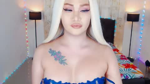 Snapshot of transplayfullolivia chatting on 06.19.26 KYLIE BELLA TS online show from 06.19.26