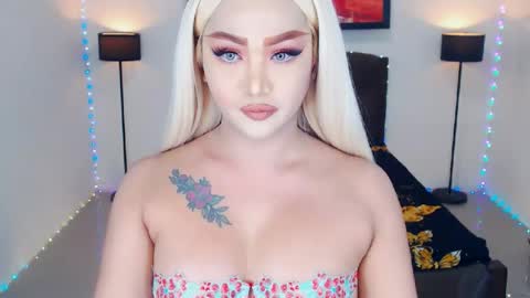 Snapshot of transplayfullolivia chatting on 07.17.26 KYLIE BELLA TS online show from 07.17.26