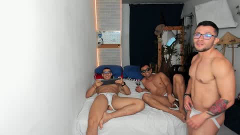 Snapshot of travis_bakerr chatting on 12.20.24 travis bakerr online show from 12.20.24