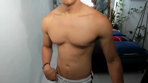 Snapshot of travis_bakerr chatting on 01.11.25 travis bakerr online show from 01.11.25