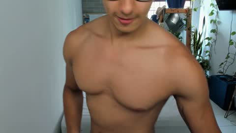 Snapshot of travis_bakerr chatting on 02.01.25 travis bakerr online show from 02.01.25