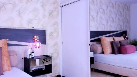 Travis online show from 12.23.25