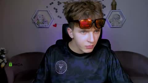 Travis online show from 09.18.25