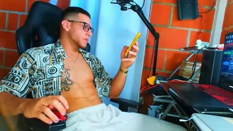 Snapshot of travisdiamonds chatting on 01.17.26 TRAVIS. online show from 01.17.26