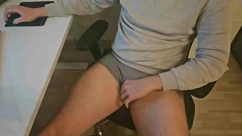 Snapshot of tree1989 chatting on 12.12.24 tree1989 online show from 12.12.24