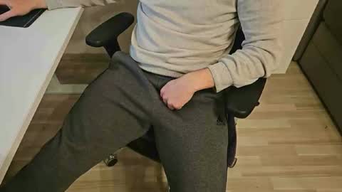 Snapshot of tree1989 chatting on 12.28.24 tree1989 online show from 12.28.24