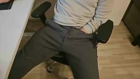 Snapshot of tree1989 chatting on 12.31.24 tree1989 online show from 12.31.24