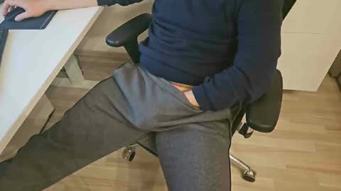 Snapshot of tree1989 chatting on 01.04.25 tree1989 online show from 01.04.25