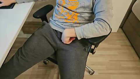 Snapshot of tree1989 chatting on 01.06.25 tree1989 online show from 01.06.25